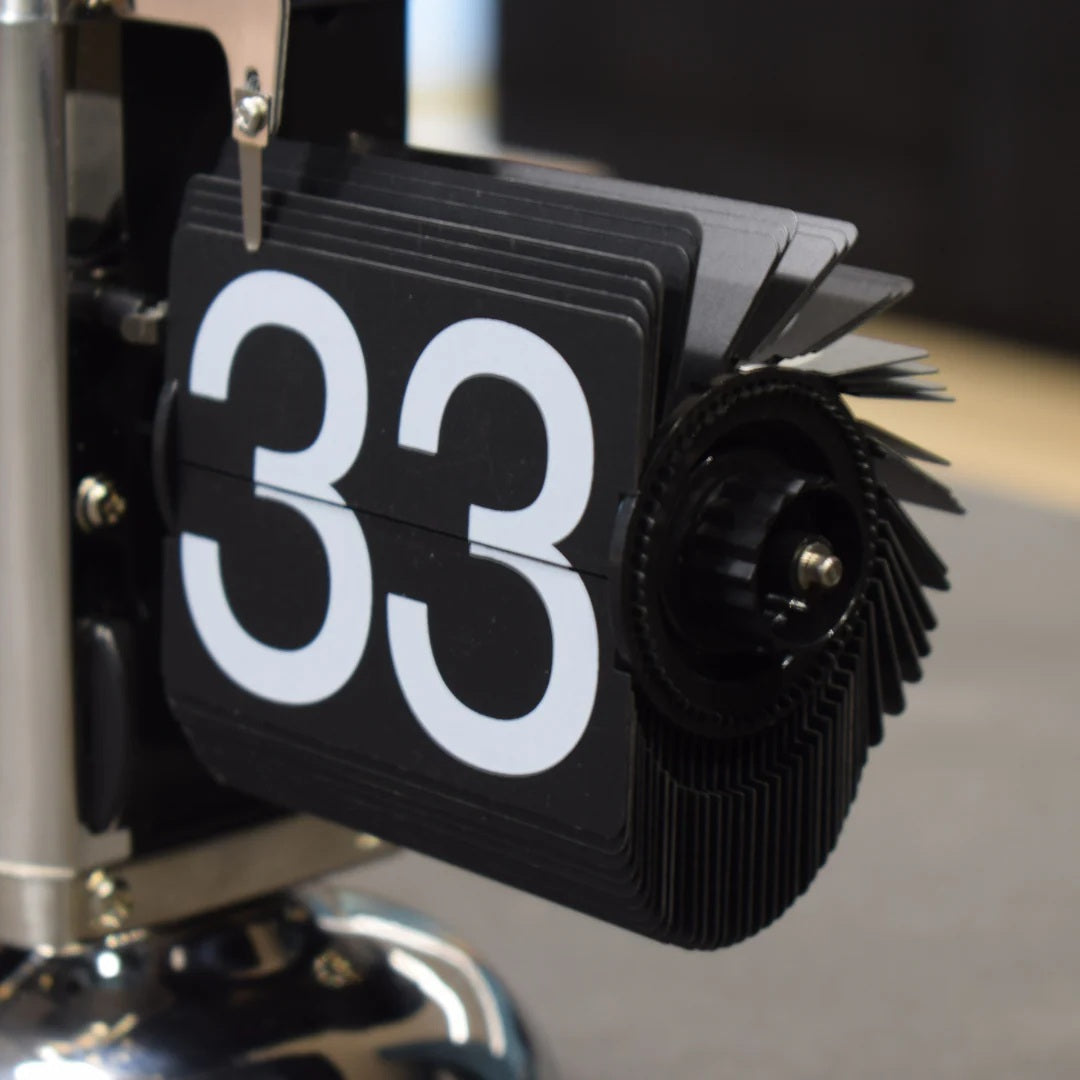 MACK Desk Clock